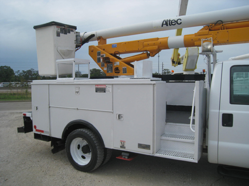 Tow hydraulic outriggers on this bucket truck.