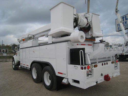 Dual baksket bucket truck.