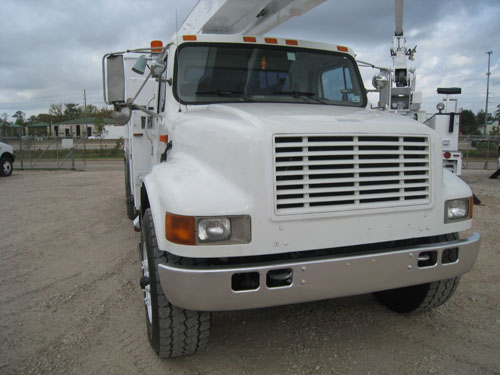 2001 International bucket truck.