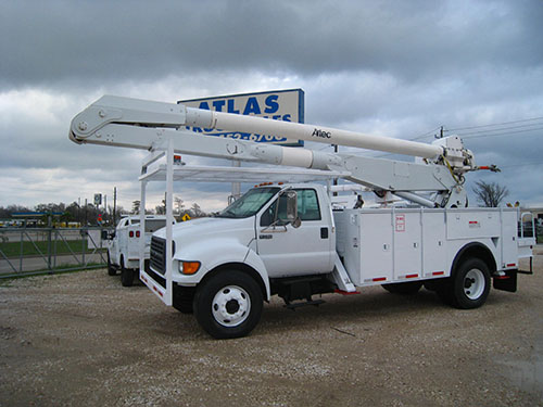 Altec, Ford F750 bucket truck with line body & curb access.