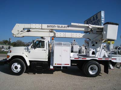 This bucket truck has two one man buckets.