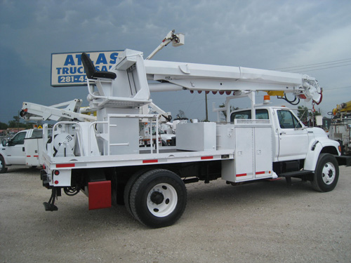 2 Speed Digger turck with hydraulic hose reel.