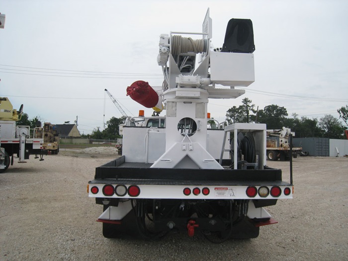 Pintle hitch digger truck.