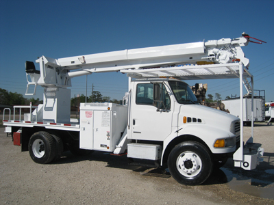 4 Hyd Outriggers on this digger truck.