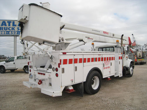 Pintle Hitch with air brake hook ups.