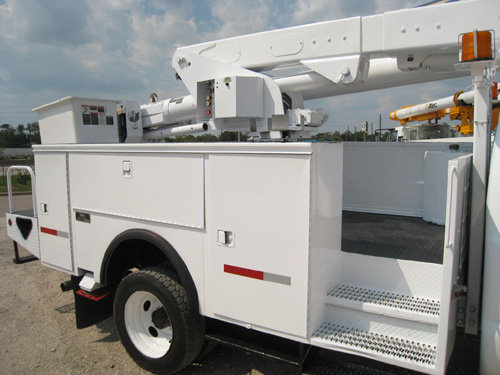 Buckettruck with crub access.