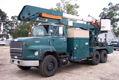 This is a Ford L800 Telelect bucket truck.