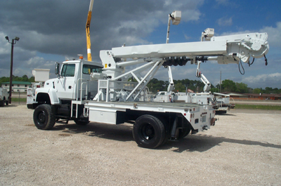 Digger truck with a 45 foot sheave height.