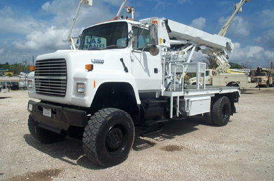 Digger truck with a 2 speed digger head.