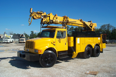 Digger Derrick Truck - Telelect Commander II - Drivers Side